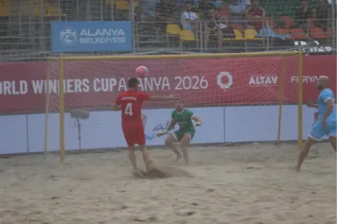 Alanya Belediyespor, Plaj Futbolu Dünya Kulüpler Şampiyonasına galibiyetle başladı
