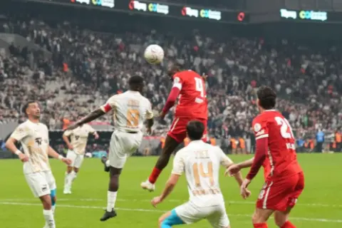 Victor Osimhen, Fenerbahçe derbilerinde 5 gole ulaştı