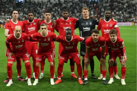 Beşiktaş ile İstanbul Başakşehir'in maçında ilk yarı 0-0 sona erdi