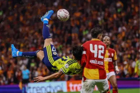 Galatasaray-Fenerbahçe derbisinin ardından saha karıştı