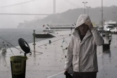 İzmir için kuvvetli sağanak uyarısı: Kuzey ilçelerde çok kuvvetli yağış