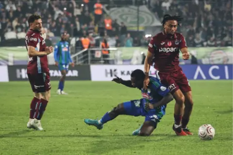7 gollü müthiş maç Trabzonspor'un: Bordo Mavililer Çaykur Rizespor'u 4-3 mağlup etti