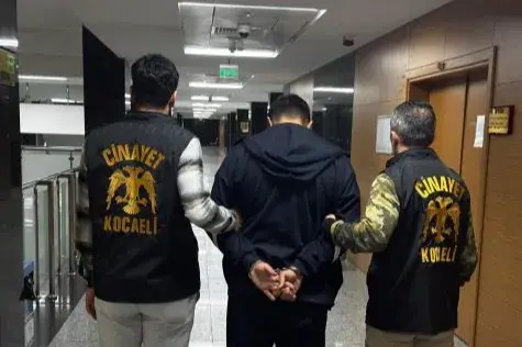 Hatay’da tırın dorsesine çarpan motosikletteki 16 yaşındaki sürücü öldü