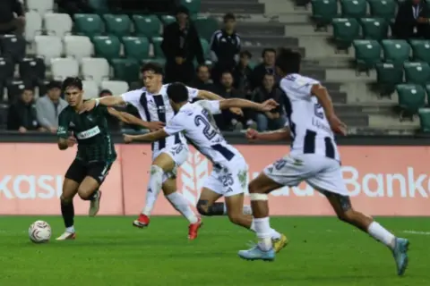Kocaelispor: 3 - Mazıdağı Fosfatspor: 0