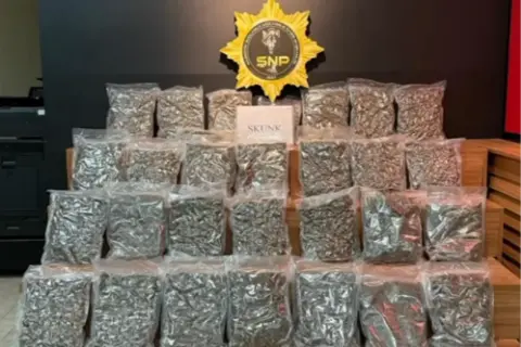 Şanlıurfa’da yolcu otobüsünde 16 kilo 400 gram skunk ele geçirildi