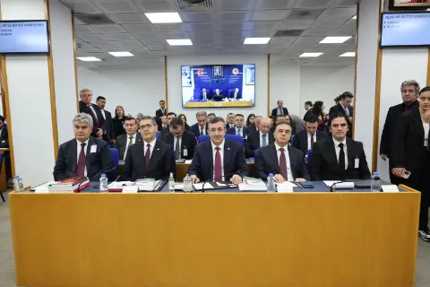 2027 bütçesi görüşmelerinde fon krizi tartışması: Erhan Usta’dan Cevdet Yılmaz’a istifa çağrısı!