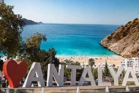 Antalya’ya gelen yabancı turist sayısı 15 milyonu geçti