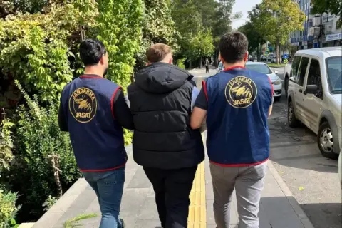 Tarsus'ta Şiddetli Yağış Hayatı Felç Etti: Muhtardan Örnek Davranış