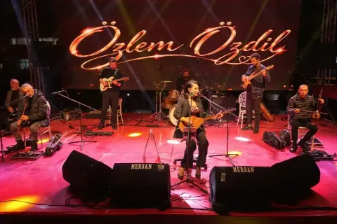 Osmaniye’de 103 metrelik Türk bayrağıyla Cumhuriyet yürüyüşü