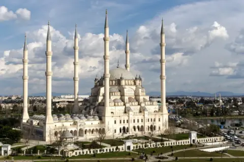 Adana Barosu’nda hukuk öğrencilerinin akademik ve mesleki beklentileri masaya yatırıldı