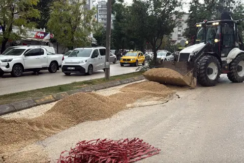 Mersin’de sağanak yağış sonrası cadde ve sokaklar göle döndü