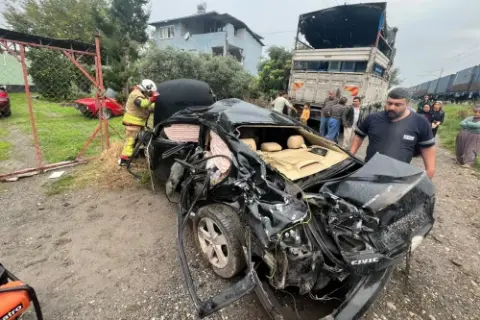 Hatay’da tren otomobile çarptı: Anne hayatını kaybetti, oğlu yaralandı