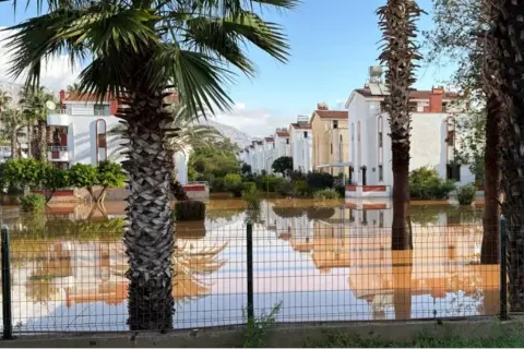 Mersin’de sağanak sele dönüştü: Evleri ve siteleri su bastı