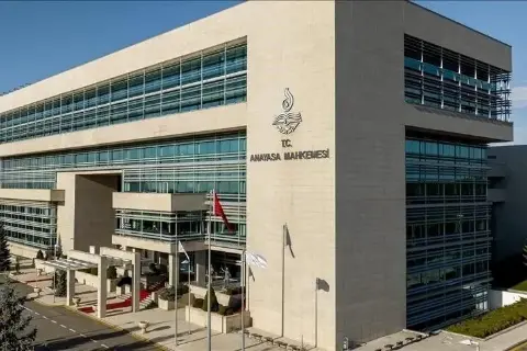 AYM, memurların eksik maaş davalarında süre aşımı retlerini hak ihlali saydı