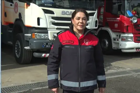 İzmir depreminde evladını kaybeden anne, hayat kurtarmak için itfaiyeci oldu