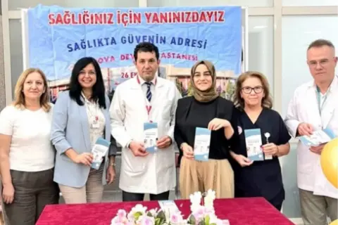 Antalya'da Cumhuriyet coşkusu: Binlerce kişi fener alayında buluştu