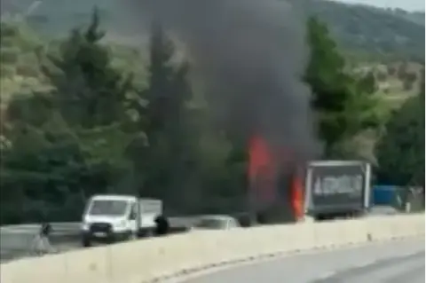 Paşaköy'de Trafik Kazası: Dereye Uçan Araçtan 3 Yaralı Çıkarıldı