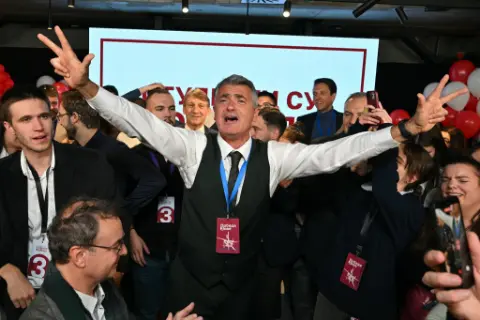 Sırbistan'da "lidersiz" öğrenci hareketi hükümet kurabilecek mi?