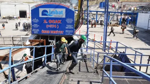 Soma'da Madenciler Ankara Yolunda: 1,4 Milyar Liralık Alacak Krizi