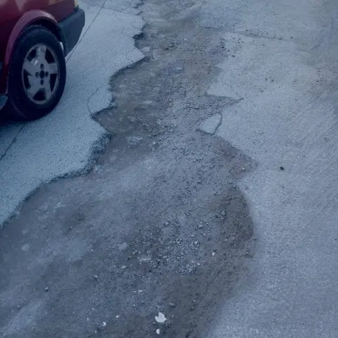 Yeşilyurt Mahallesi'nde bozuk yollar esnafı ve sakinleri endişelendiri
