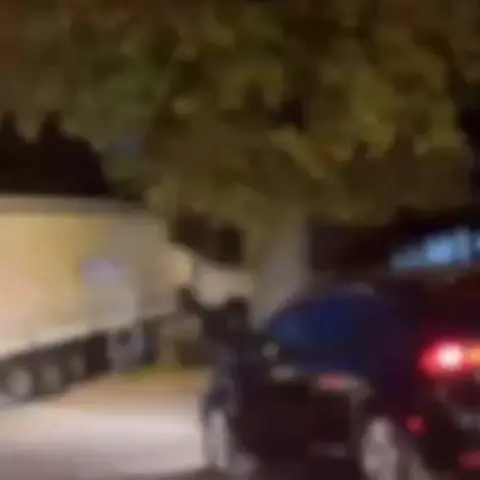 Osman Kavuncu Bulvarı'nda tır kaldırıma çıktı