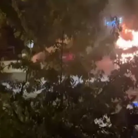 Esentepe Mahallesi'nde araç alev aldı