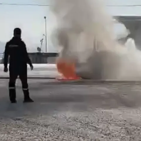 Alev Alan Araç İtfaiye Tarafından Söndürüldü