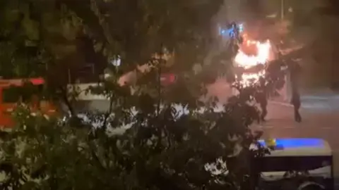 Esentepe Mahallesi'nde araç alev aldı