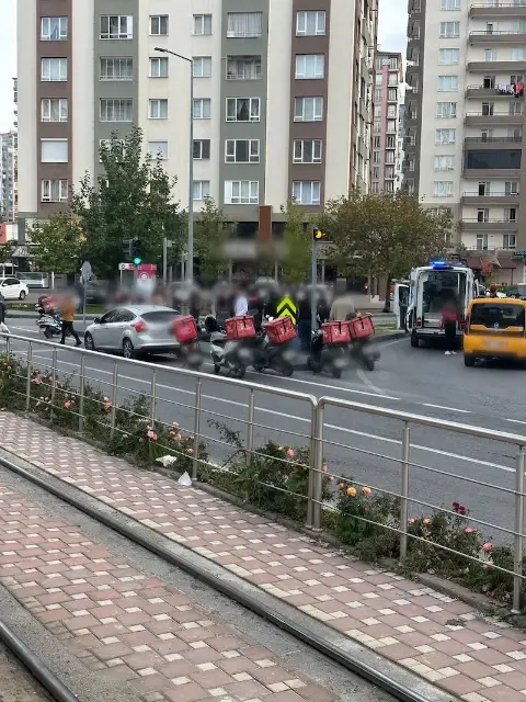 Anayurt Pazaryeri Tramvay Durağı'nda kaza
