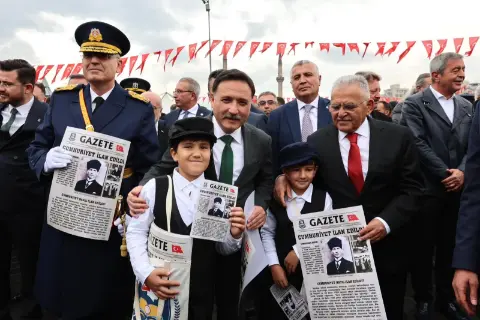 Vali Çiçek'ten Cumhuriyet çağrısı