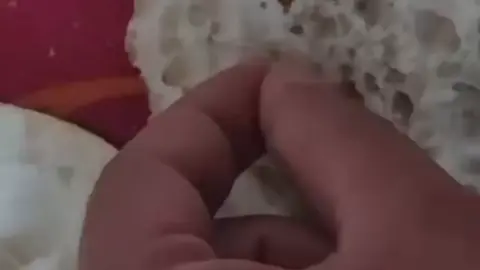 Yıldırım Beyazıt Mahallesi'nde zincir marketten alınan ekmekten kıl çı