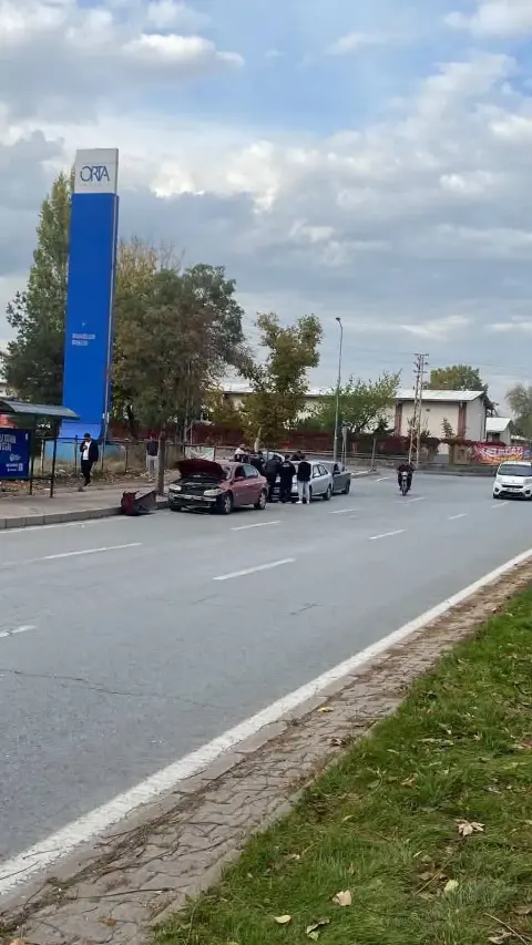 Hürriyet Mahallesi Fırat Caddesi'nde trafik kazası