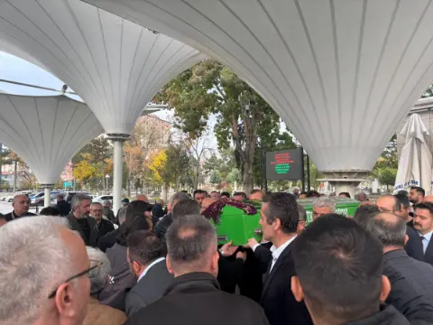 Gazeteci Yusuf Ağaşe’nin annesi Nimet Ağaşe toprağa verildi