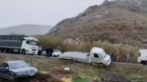 Kayseri Maraş Yolu'nda yağış nedeniyle araçlar şarampole yuvarlandı