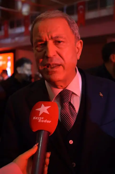 Akar, “Kayserimiz büyük bir coşkuyla Cumhuriyet Bayramımızı kutluyor”