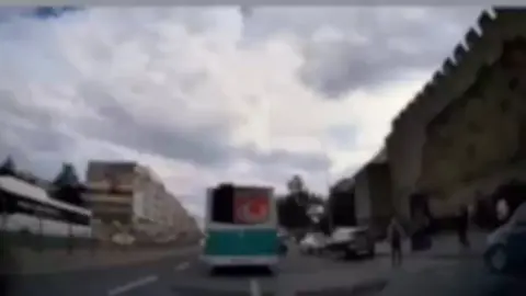 Kale Önü otobüs durakları: Ani manevraların neden olduğu tehlike