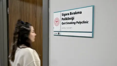 Ergenlere ve gebelere yönelik sigara bırakma poliklinikleri yaygınlaştırılacak