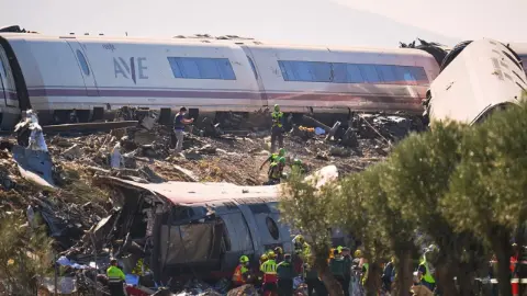 İspanya'daki tren kazasında can kaybı 68'e yükseldi, 3 günlük milli yas ilan edildi