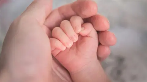 Kalbi atarken ölü ilan edildi! Morgda dört saat kalan bebek, engelli oldu