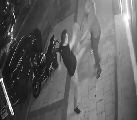 Adana’da trafikte sopalı saldırı: Şüpheli ikinci kez karşısına çıktı