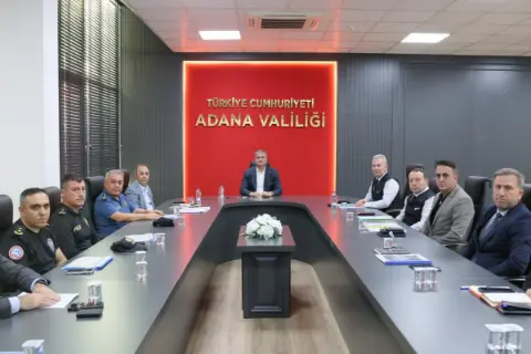 Adana’da asayiş ve güvenlik toplantısı: Vali Yavuz’dan “tavizsiz mücadele” mesajı