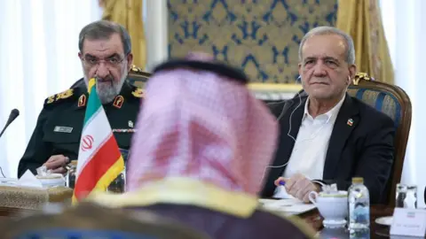Pezeşkiyan, Türkiye, Pakistan ve Suudi Arabistan ile İslam birliğini destekledi