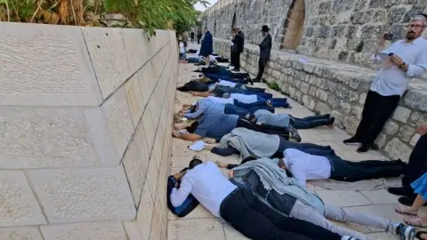 İsrail seçim sabahı Mescid-i Aksa'ya onlarca İsrailli baskın düzenledi
