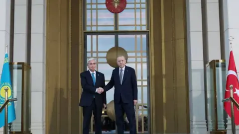 Cumhurbaşkanı Erdoğan, Kazakistan Cumhurbaşkanı Tokayev'i Külliye'de ağırladı