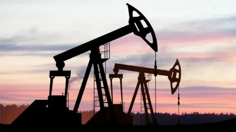 Brent petrolün varili 111,57 dolardan işlem görüyor