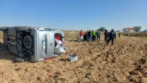 Alaca'da Trafik Kazası: Bariyerlere Çarpan Araç Takla Attı