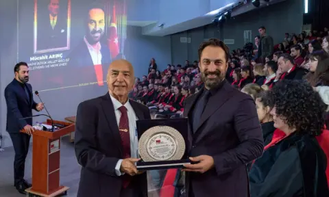 AK Partili Arınç Antalya’da Gençlerle Buluştu