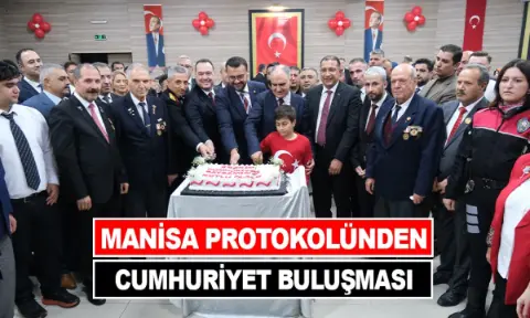 Cumhuriyet’in 103’üncü Yılı Pasta Kesimiyle Kutlandı