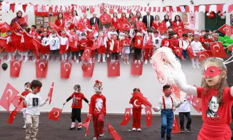 Minik Yüreklerden Cumhuriyet Sevgisi