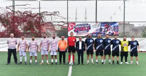 Altıeylül’de Cumhuriyet Coşkusu Futbol Sahasına Taşındı